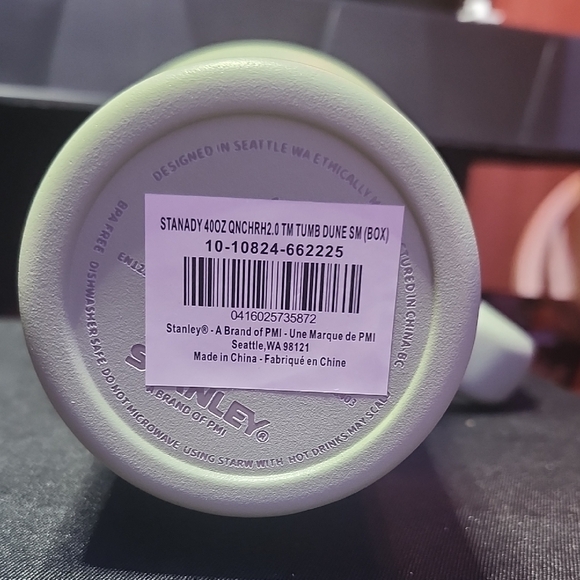 Stanley Olive Green and Gray Quencher H2.0- 40ozTumbler - Picture 5 of 5